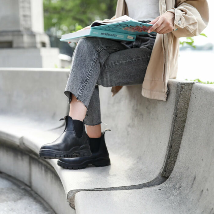 Women's 2240 Chelsea Boot - Image 2