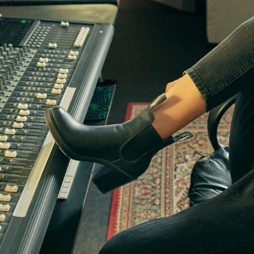 Women's 2365 Chelsea Boot - Image 2