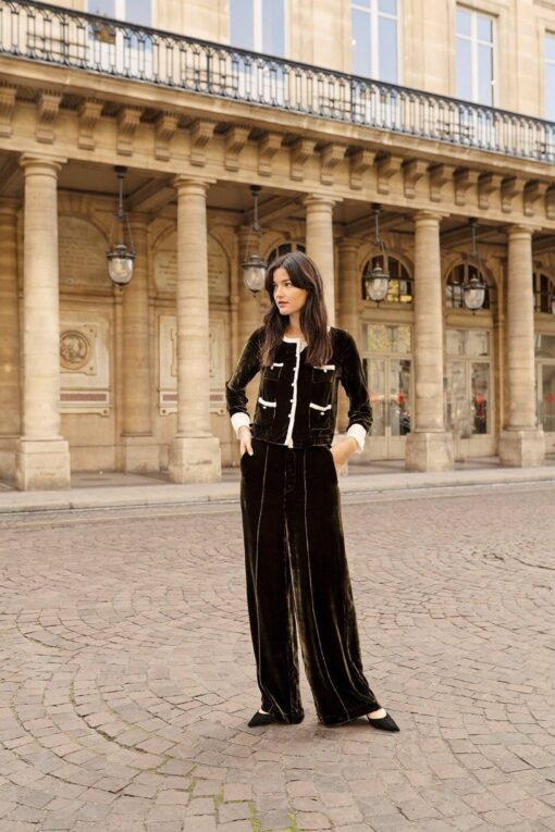 Women's Velvet Winter Suit - Warm & Stylish Loungewear Set - Image 3
