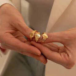 18K Gold Birth Flower Signet Ring - Personalized Floral Ring for Her - Dainty Anniversary Item - Free Engraving